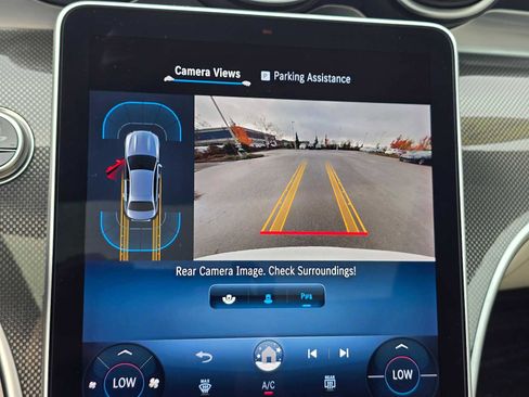 Used 2025 Mercedes-Benz C 300 Sedan image 31