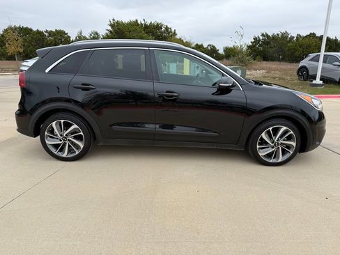 Used 2019 Kia Niro Touring image 4