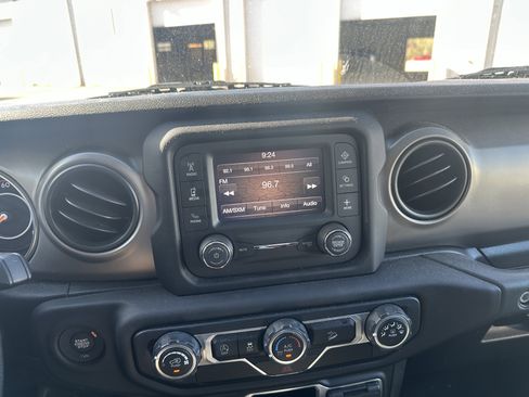 Used 2020 Jeep Wrangler Sport image 14