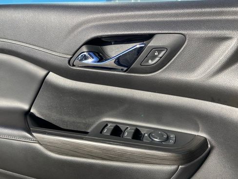 Used 2023 GMC Acadia SLT image 15