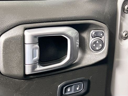 Used 2022 Jeep Wrangler Sport AWD/4WD image 16