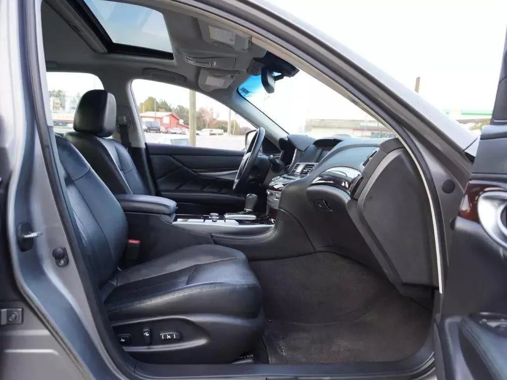 Used 2011 INFINITI M37 w/ Premium Pkg RWD image 29