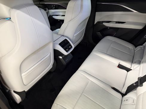 Used 2024 Cadillac Lyriq Luxury RWD image 33