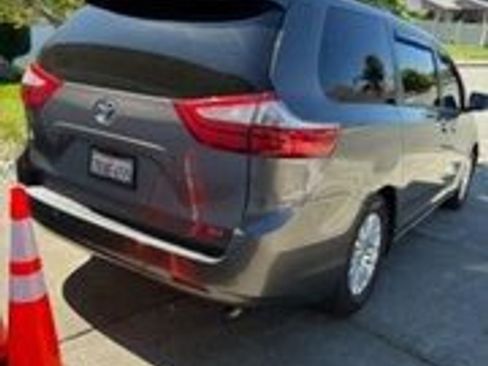 Used 2015 Toyota Sienna XLE Premium image 7