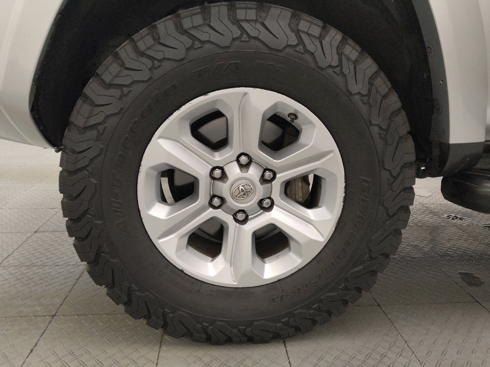 Used 2021 Toyota 4Runner SR5 Premium w/ Moonroof Package RWD image 31
