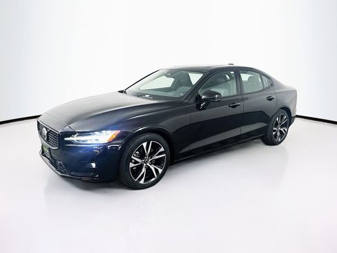 Used 2024 Volvo S60 B5 Core image 3