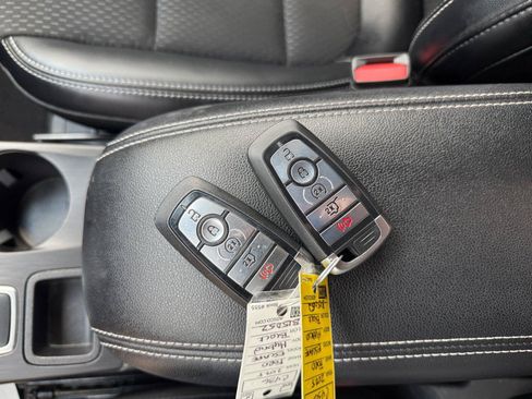 Used 2025 Ford Escape SE FWD image 31