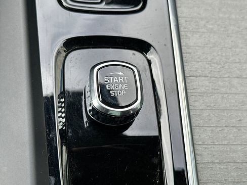 Used 2025 Volvo XC60 B5 Plus AWD/4WD image 26