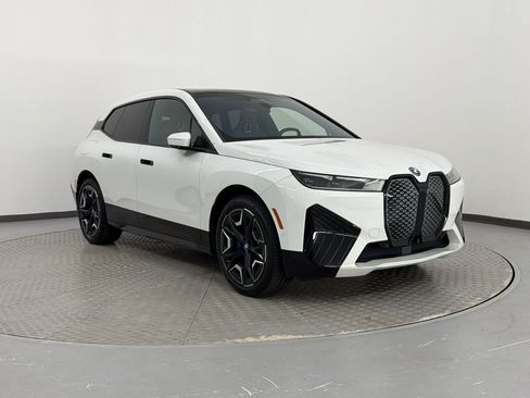 Used 2024 BMW iX xDrive50 w/ Sport Package AWD/4WD image 7