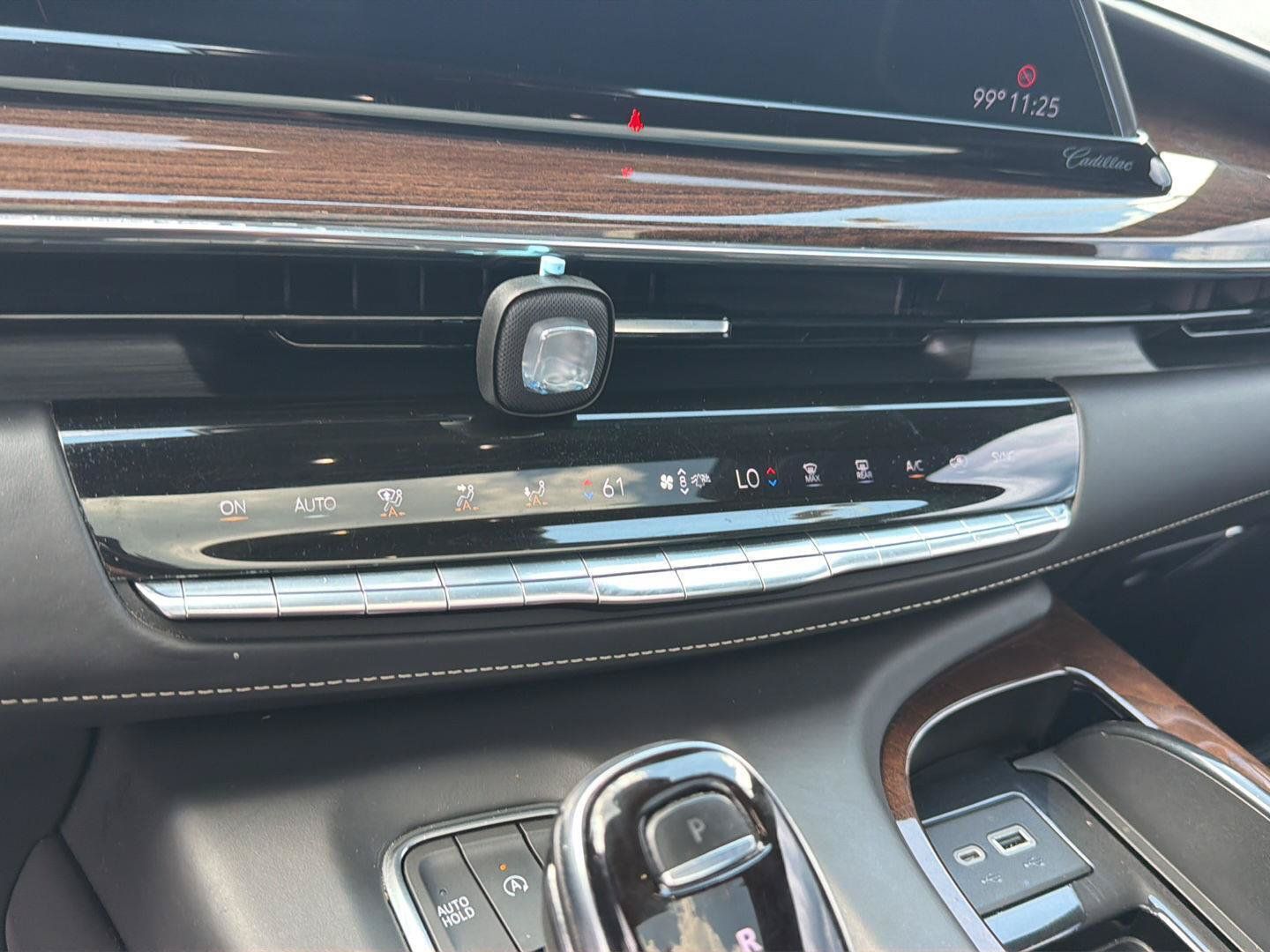 Used 2021 Cadillac Escalade Premium Luxury Platinum RWD image 28