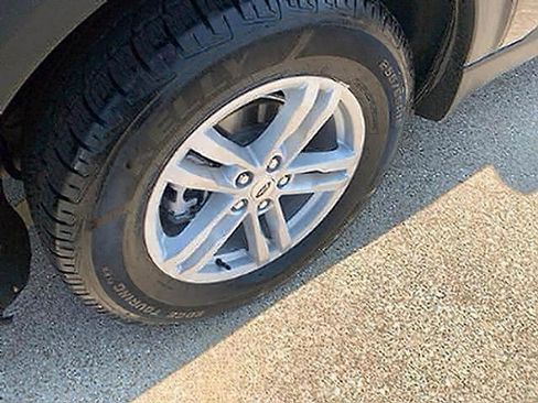 Used 2024 Ford Explorer XLT w/ Equipment Group 202A RWD image 5