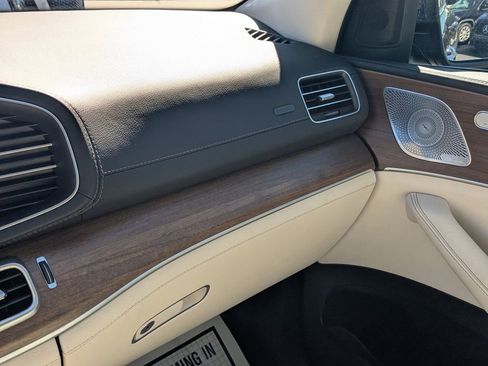 Certified 2022 Mercedes-Benz GLS 450 4MATIC image 4