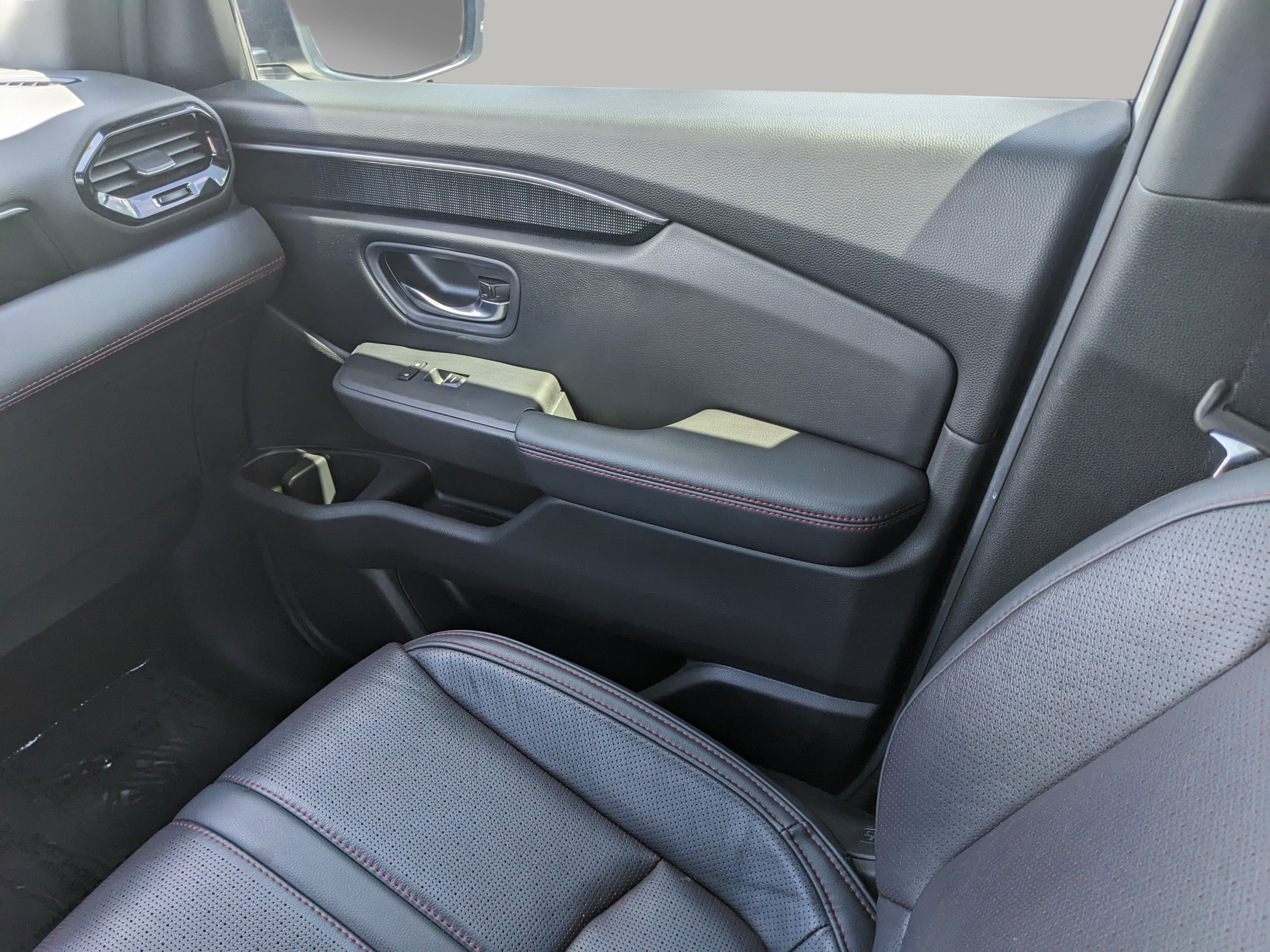 Used 2025 Honda Pilot Black Edition image 16