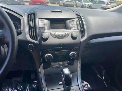Used 2018 Ford Edge SE FWD image 18