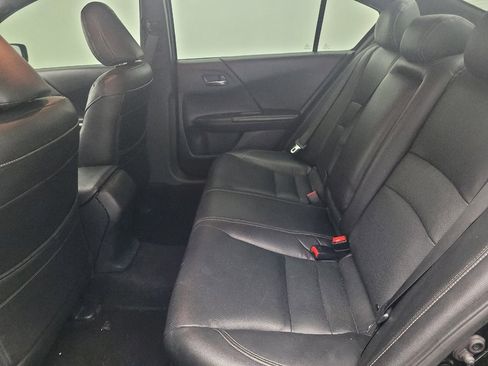 Used 2017 Honda Accord Sport image 18