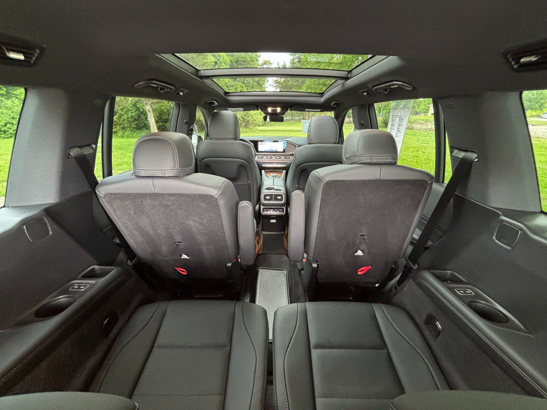 Used 2025 Mercedes-Benz GLS 450 4MATIC w/ AMG Line Exterior image 31