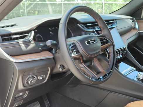 Used 2025 Jeep Grand Cherokee L Summit w/ Obsidian Package AWD/4WD image 10