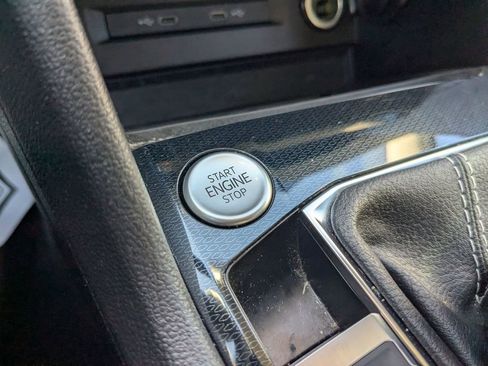 Used 2025 Volkswagen Taos SE image 21