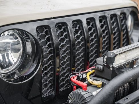 Used 2022 Jeep Gladiator Willys image 12