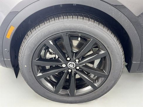 New 2024 Jaguar E-PACE R-Dynamic SE image 31