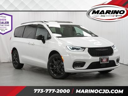 New 2026 Chrysler Pacifica Limited w/ S Appearance Package