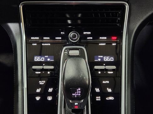 Used 2023 Porsche Panamera image 38