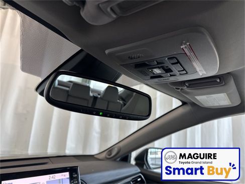 Used 2021 Toyota Camry XLE w/ Navigation Upgrade Package image 5