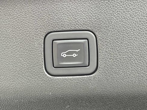Used 2023 Chevrolet Tahoe High Country AWD/4WD image 12