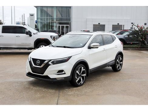 Used 2020 Nissan Rogue Sport SL w/ Premium Package FWD image 3