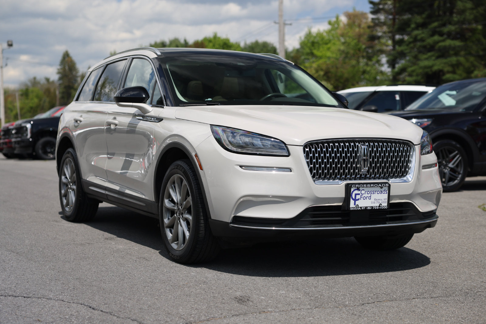 Used 2022 Lincoln Corsair AWD w/ Premium Package image 3