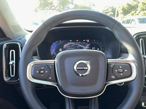 Certified 2025 Volvo XC40 B5 Plus image 17