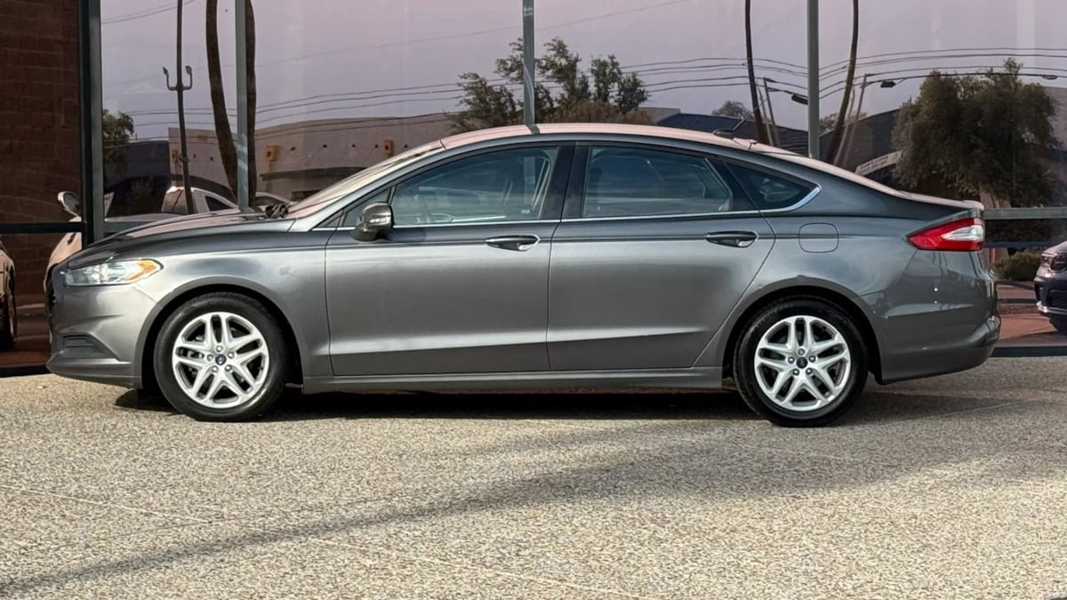Used 2014 Ford Fusion SE FWD image 4