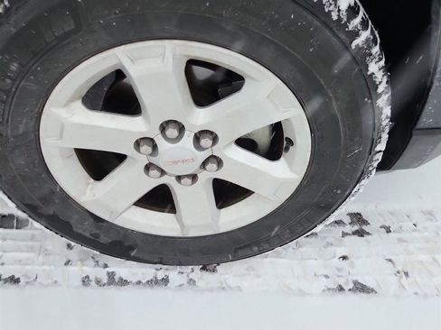 Used 2015 GMC Acadia SLE image 2