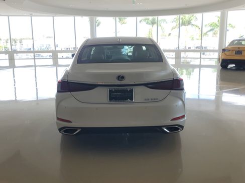 Used 2025 Lexus ES 350 w/ Premium Package image 10