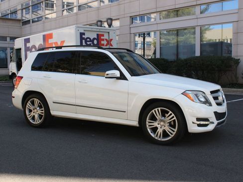 Used 2015 Mercedes-Benz GLK 350 4MATIC w/ Premium 1 Package image 2