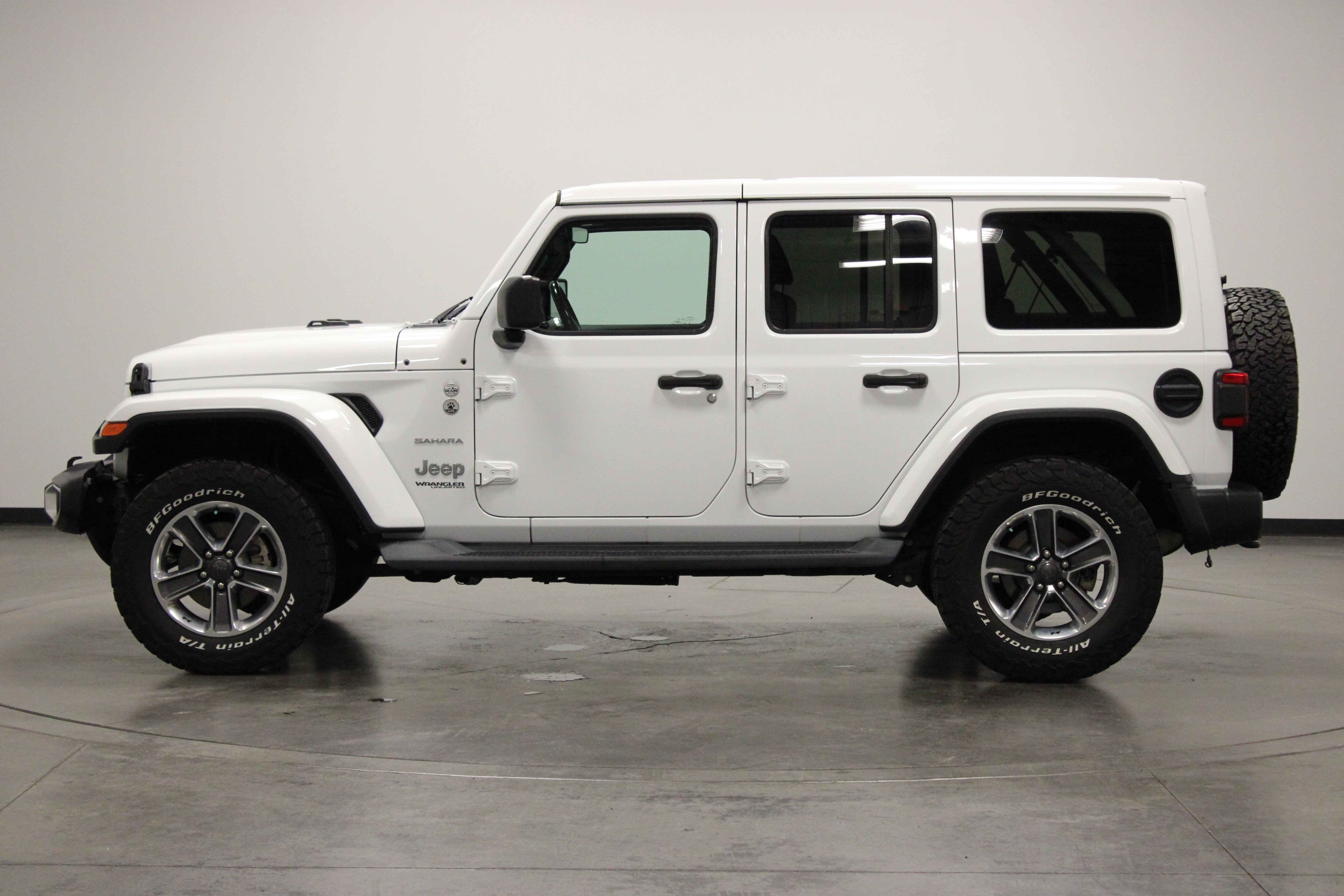 Used 2019 Jeep Wrangler Unlimited Sahara w/ LED Lighting Group AWD/4WD image 5