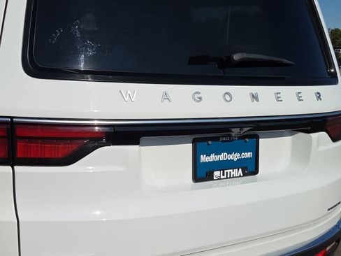 Used 2022 Jeep Wagoneer Series III AWD/4WD image 15