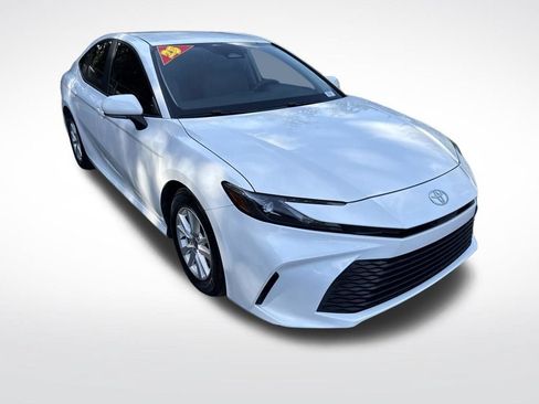 Used 2025 Toyota Camry LE FWD image 3