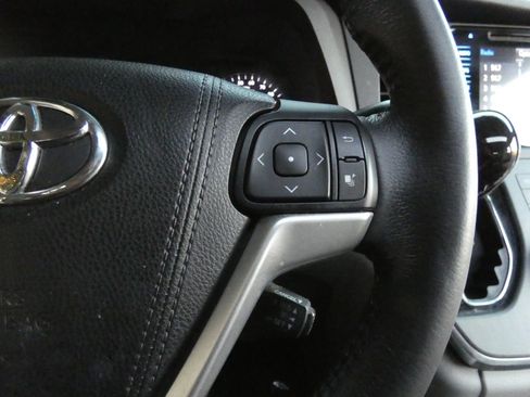 Used 2015 Toyota Sienna XLE image 58