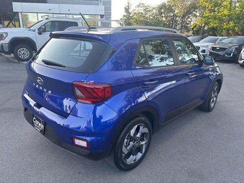 Used 2023 Hyundai Venue Limited w/ Cargo Package FWD image 8