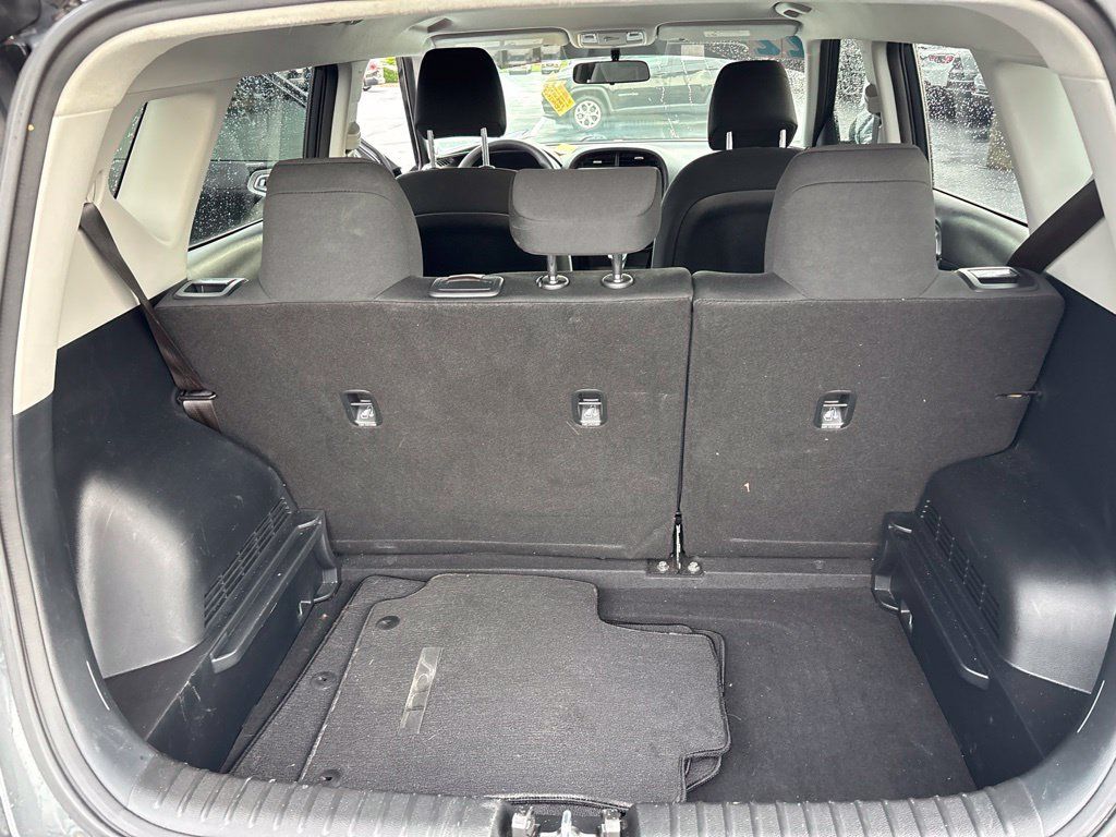 Used 2022 Kia Soul LX FWD image 26