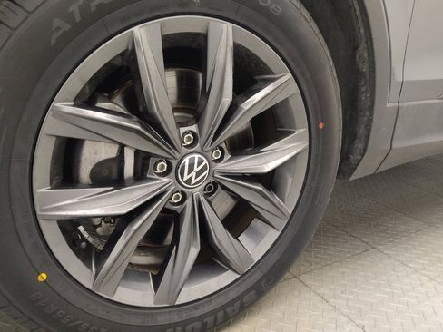 Used 2022 Volkswagen Tiguan SE FWD image 31