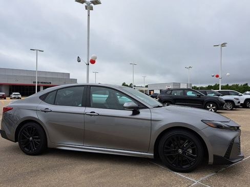 Used 2025 Toyota Camry SE w/ Multimedia Upgrade Package FWD image 3