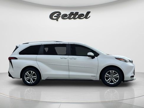 Used 2021 Toyota Sienna Platinum AWD/4WD image 4