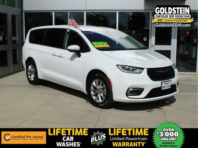 Used 2023 Chrysler Pacifica Touring-L