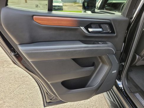 Used 2025 GMC Yukon Denali AWD/4WD image 16