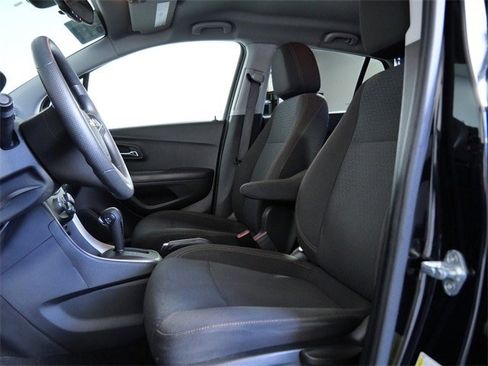 Used 2020 Chevrolet Trax LS w/ Tint and Cruise Package image 15