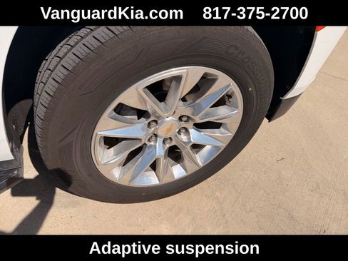 Used 2023 Chevrolet Suburban Premier image 11