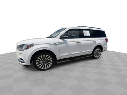 Used 2019 Lincoln Navigator Reserve AWD/4WD image 4