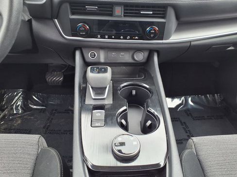 Used 2023 Nissan Rogue SV image 19